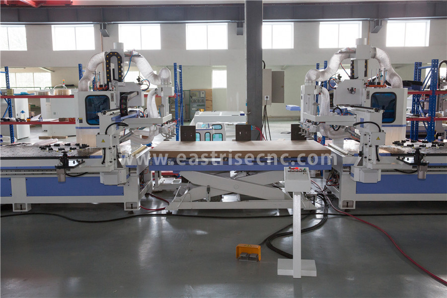 1325 Carica e scarica ATC CNC Router con testa noiosa